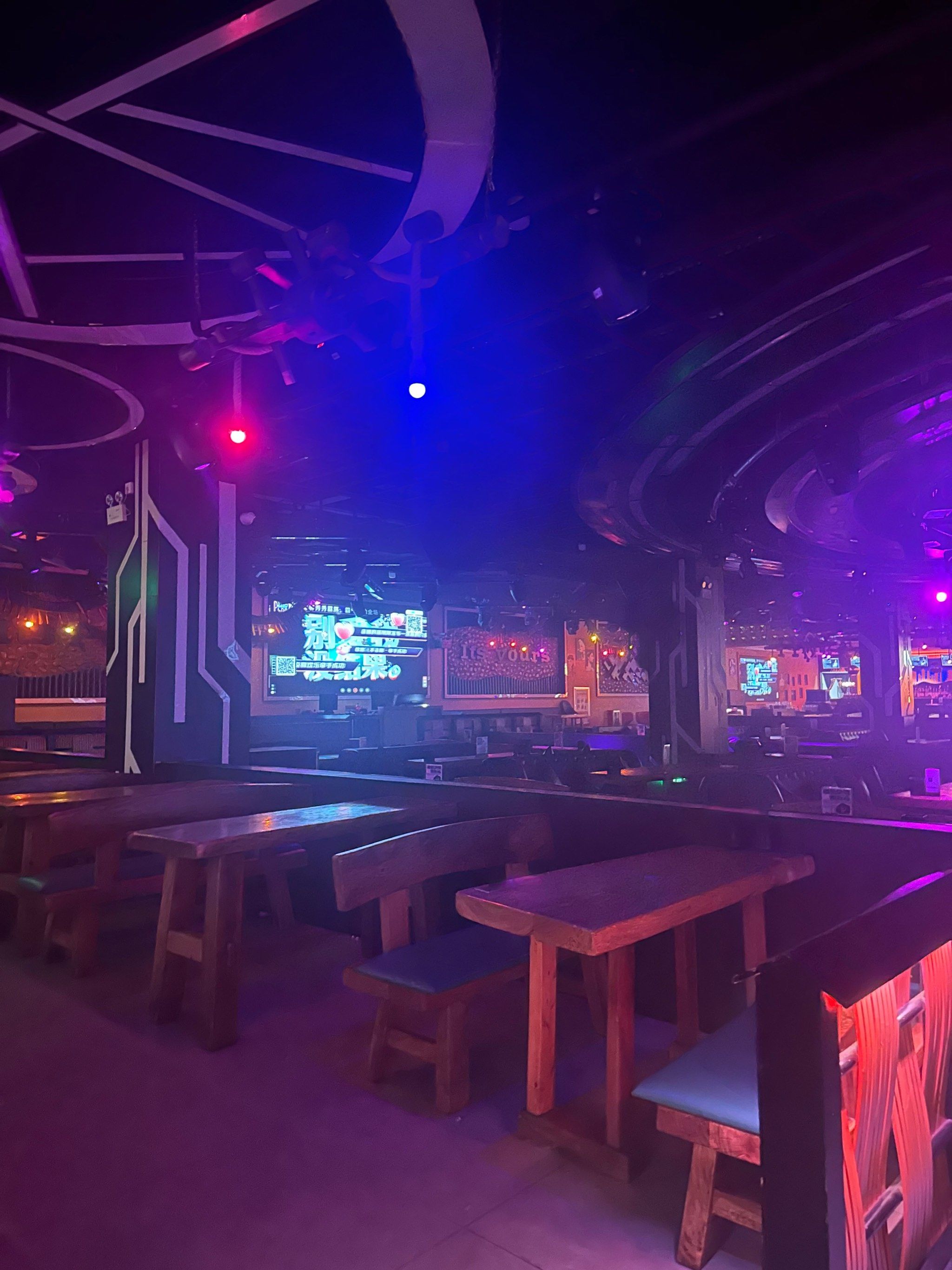 成都商务KTV指的是商务娱乐场所-武侯区ktv预定